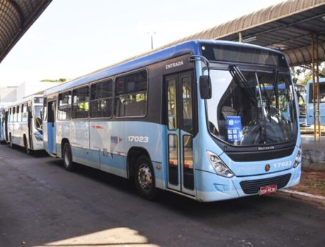 Ônibus urbanos voltam a circular aos domingos e feriados Ônibus urbanos voltam a circular aos domingos e feriados