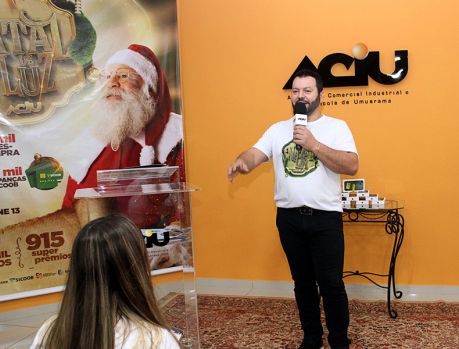Campanha Natal de Luz da Aciu tem 915 prêmios Campanha Natal de Luz da Aciu tem 915 prêmios