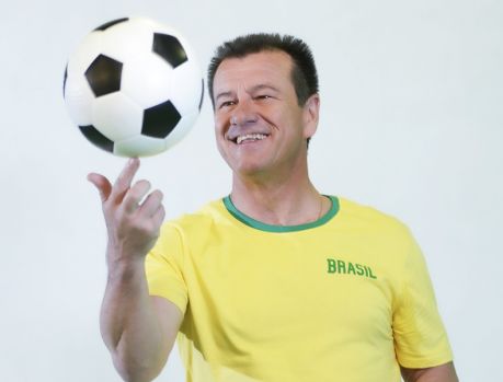 Em clima de copa Ultrafarma lança campanha com capitão Dunga Em clima de copa Ultrafarma lança campanha com capitão Dunga