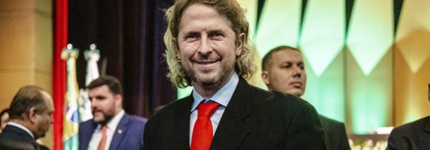 DE UMUARAMA AO TOPO DO PODER