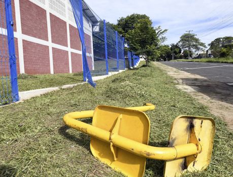 Umuarama está assim: Nem as escolas se salvam dos marginais!!! Umuarama está assim: Nem as escolas se salvam dos marginais!!!