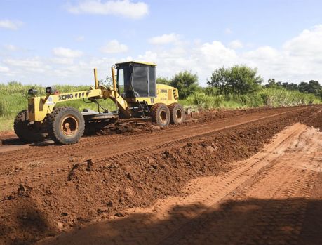 Prefeitura de Umuarama cuida bem das estradas rurais Prefeitura de Umuarama cuida bem das estradas rurais