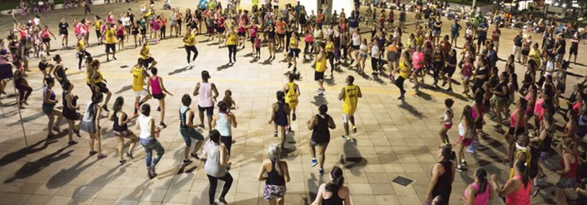 CARNAVAL NA PRAÇA NO DOMINGO! 