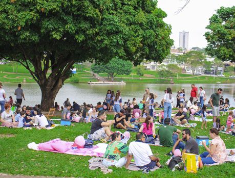 Piquenique no Lago Aratimbó em homenagem ao Dia das Mães Piquenique no Lago Aratimbó em homenagem ao Dia das Mães
