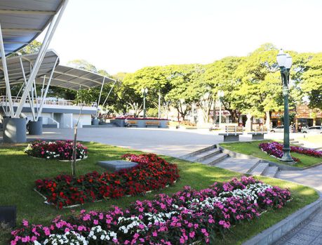 Praça Arthur Thomas, o Marco Zero de Umuarama Praça Arthur Thomas, o Marco Zero de Umuarama