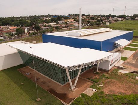 Primeiro, terminem a construção do Centro de Eventos! Depois falem em turismo...  