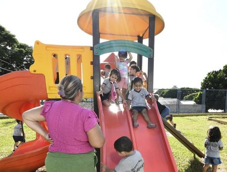 Começam amanhã as férias nas escolas municipais Começam amanhã as férias nas escolas municipais