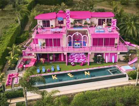 O mundo inteiro sonha em viver na icônica mansão da Barbie! O mundo inteiro sonha em viver na icônica mansão da Barbie!