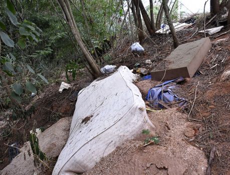 LIXÕES DIFICULTAM O COMBATE À DENGUE EM UMUARAMA! LIXÕES DIFICULTAM O COMBATE À DENGUE EM UMUARAMA!