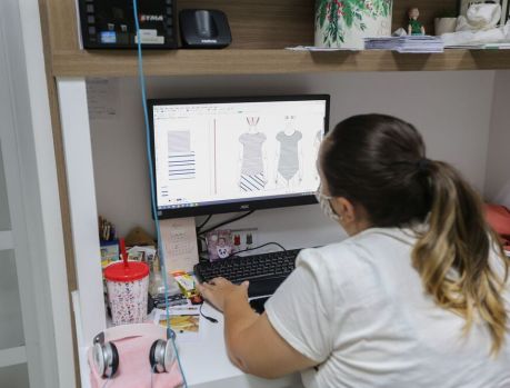 9 EM CADA 10 CASAS DO PARANÁ TÊM ACESSO À INTERNET 9 EM CADA 10 CASAS DO PARANÁ TÊM ACESSO À INTERNET
