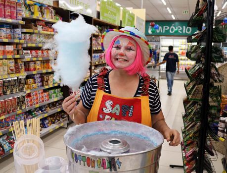 Palhacinha Sapituca distribui algodão doce e pipoca no Planalto, hoje      