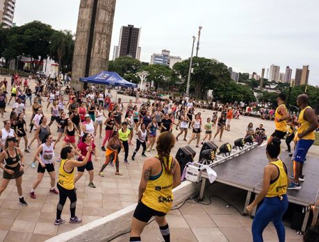 DOMINGO UMUARAMA VAI DANÇAR NA PRAÇA! DOMINGO UMUARAMA VAI DANÇAR NA PRAÇA!