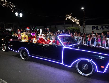 PAPAI NOEL DESFILARÁ NA AVENIDA PARANÁ! PAPAI NOEL DESFILARÁ NA AVENIDA PARANÁ!