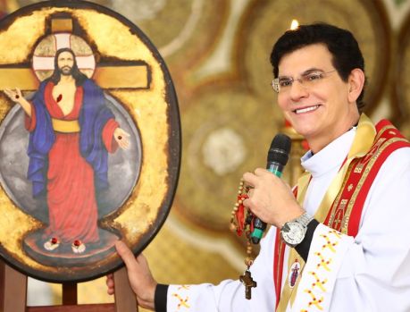 PADRE MANZOTTI CELEBRARÁ MISSA E CANTARÁ NA EXPO, DOMINGO! PADRE MANZOTTI CELEBRARÁ MISSA E CANTARÁ NA EXPO, DOMINGO!