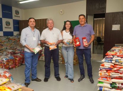 EXPO-UMUARAMA ARRECADA 20 TONELADAS DE ALIMENTOS NO SHOW COM PADRE MANZOTTI