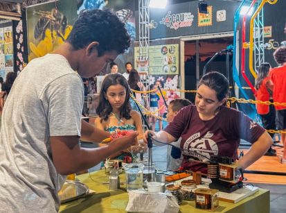EXPO ATRAI CENTENAS DE VISITANTES NO PAVILHÃO DA INDÚSTRIA E DO COMÉRCIO