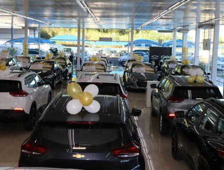 UVEL CHEVROLET PROMOVE "INTENSIVÃO DO LOTE DOURADO" UVEL CHEVROLET PROMOVE "INTENSIVÃO DO LOTE DOURADO"