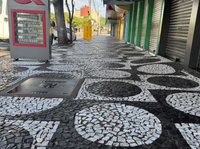 CALÇADAS DA AVENIDA PARANÁ MAIS LIMPAS E BONITAS PARA O DIA DAS MÃES!