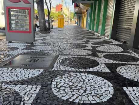 CALÇADAS DA AVENIDA PARANÁ MAIS LIMPAS E BONITAS PARA O DIA DAS MÃES! CALÇADAS DA AVENIDA PARANÁ MAIS LIMPAS E BONITAS PARA O DIA DAS MÃES!