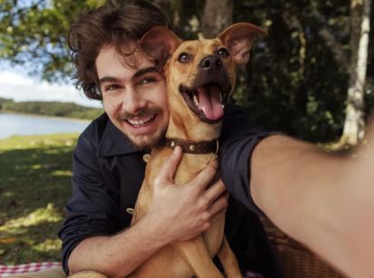 CARAMELO: O DOGUINHO QUE VIROU STAR DE CINEMA!