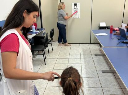 NAS ESCOLAS O PROJETO “UM OLHAR PARA O FUTURO”
