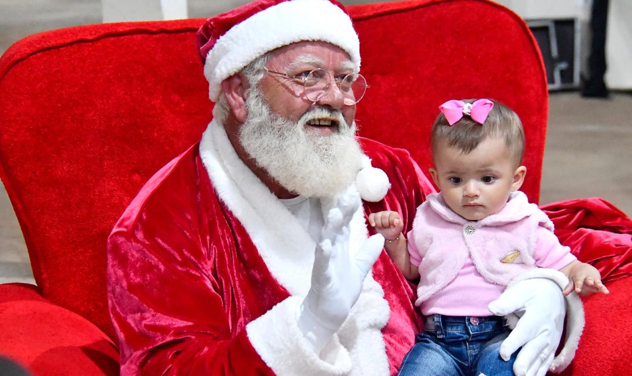 PAPAI NOEL CHEGA NESTA QUINTA-FEIRA À NOITE EM UMUARAMA!