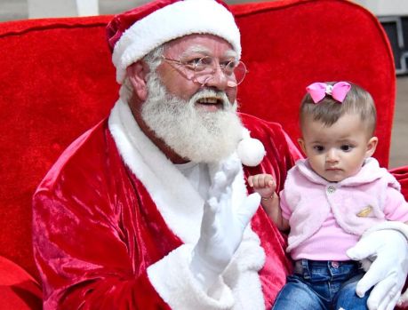 PAPAI NOEL CHEGA NESTA QUINTA-FEIRA À NOITE EM UMUARAMA!