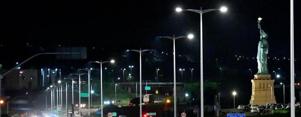 UMUARAMA IMPLANTA LED EM TODA A EXTENSÃO DUPLICADA DA PR-323!