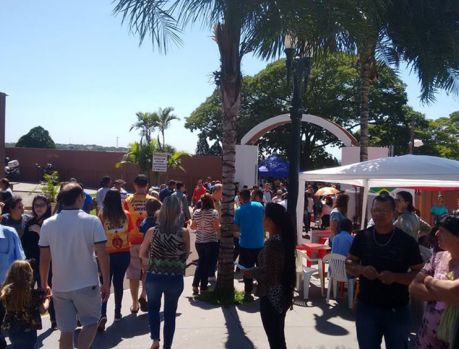 Um raro Dia de Finados ensolarado, com cemitério lotado! Um raro Dia de Finados ensolarado, com cemitério lotado!