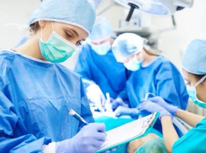 Mulheres são maioria entre médicos no Brasil