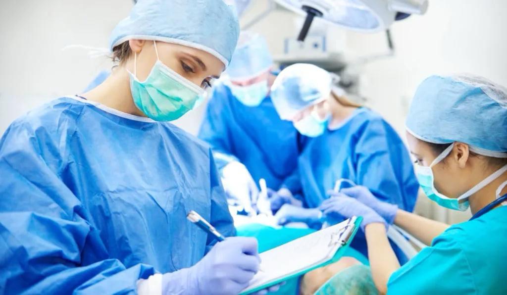 Mulheres são maioria entre médicos no Brasil