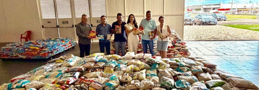 Expo Umuarama doa 32 toneladas de alimentos para entidades assistenciais!