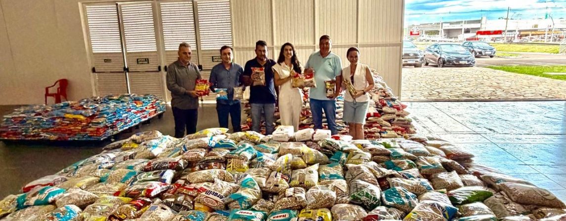Expo Umuarama doa 32 toneladas de alimentos para entidades assistenciais!