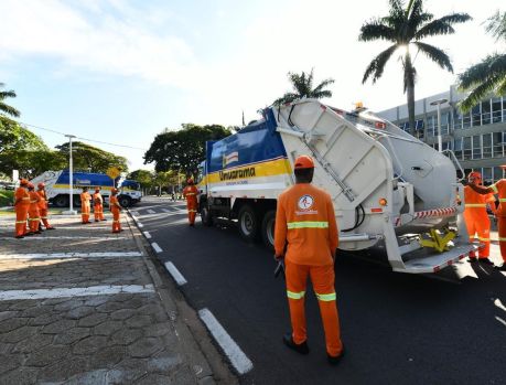 Novo sistema de coleta de lixo ganha 8 caminhões 0 km
