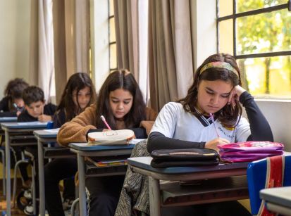 Quase 1 milhão de estudantes entram em férias na segunda-feira