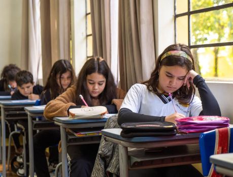 Quase 1 milhão de estudantes entram em férias na segunda-feira