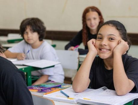 Mais de 1,1 milhão de alunos voltam às aulas no Paraná!