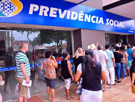 Aposentados têm até quarta para provar ao INSS que estão vivos!   