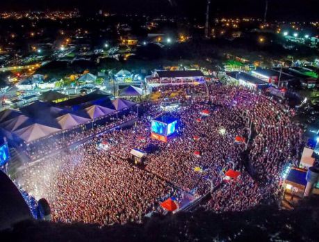 Uma imagem para a posteridade: a arena da Expo lotada!!!   