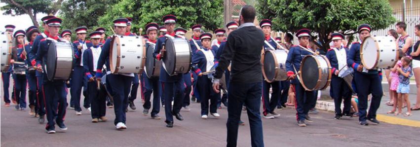 A música desfilando na avenida!