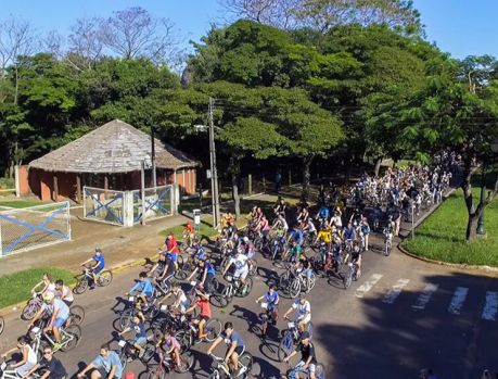 Pedaladas pelo centro de Umuarama no feriadão de Tiradentes