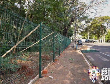 Instaladas novas grades de proteção ao redor do Bosque Uirapuru Instaladas novas grades de proteção ao redor do Bosque Uirapuru