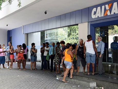Bancos vão abrir por 4 horas em dias de jogo do Brasil Bancos vão abrir por 4 horas em dias de jogo do Brasil